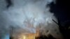 Dim se diže sa mjesta ruskog raketnog udara koji je pogodio stanicu za prečišćavanje vode usred ruskog napada na Ukrajinu, u Kramatorsku, Ukrajina, 20. februara 2024. 