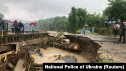 Viitura de pe râul Prut s-a format în Ucraina, unde inundațiile au produs distrugeri importante