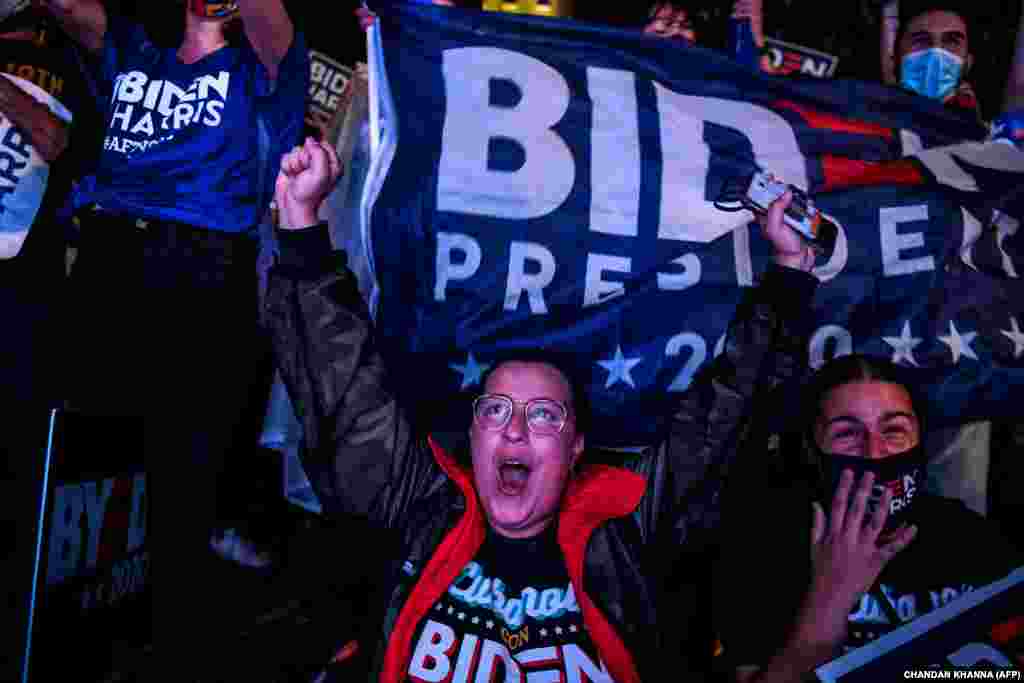 Поддржувачи на новоизбраниот претседател на САД Џо Бајден и новоизбраниот потпретседател Камала Харис во Мајами на 7 ноември 2020 година.