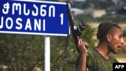 По словам эксперта, на данном этапе Грузия должна учитывать тот факт, что угроза осуществления прямой агрессии со стороны Российской Федерации вновь существует