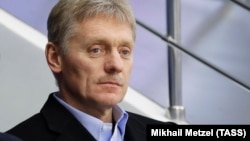 Щодо Донбасу речник Путіна додав, що в Кремлі готові пояснювати будь-якому громадянину України, що Росія «не окупує ніяких українських територій»