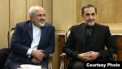 علی‌اکبر ولایتی (راست) طرح تحریمی تازه را خلاف «روح و جسم» برجام توصیف کرد.