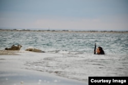 Асел иш үстүндө