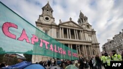 Учасники руху «Захопи Фондову біржу» зайняли площу Святого Павла у Лондоні, 16 жовтня 2011 року