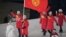 Пхёнчхаң стадионунда Кыргызстандын туусун көтөргөн Тариел Жаркымбаев кыргыз делегациясын баштап баратат, 9.02.2018.