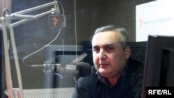 Представитель коалиции «За свободу выбора» Ираклий Мелашвили утверждает, что своими действиями члены правящей партии грубо нарушали закон «О политических объединениях граждан», который запрещает бесплатное обслуживание населения