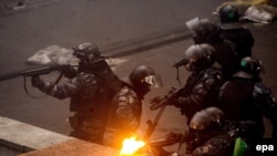 Співробітники спецпідрозділу «Беркут» у центрі Києва, лютий 2014 року