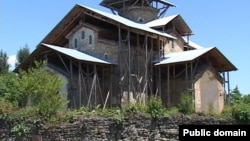 Вот уже много веков во дворе Лыхненского православного храма мужчины абхазской фамилии Шакрыл собираются на моление, которое многие века велось на этом месте