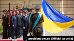 Во время церемонии представления президенту Владимиру Зеленскому командующих видов Вооруженных сил Украины и руководителей силовых ведомств. Киев, 20 мая 2019 года