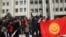 ''Знамя победы'' у здания правительства Киргизии