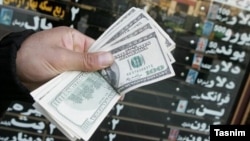 قیمت دلار آمریکا در بعدازظهر دوشنبه به کانال ۸۹ هزار تومان نزدیک شد
