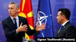 Foto nga arkivi - Sekretari i Përgjithshëm i NATO-s Jens Stoltenbers dhe kryeministri i Maqedonisë së Veriut, Zoran Zaev