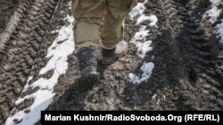 Окрім восьми обстрілів військових, бойовики один раз здійснили дистанційне мінування і обстріляли населений пункт