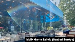 Pamje e një kafiterie në Paris.