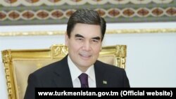 Президент Туркменистана Гурбангулы Бердымухамедов стал появляться на публике в новом имидже – с проблесками седины в волосах. 