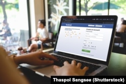 Facebook час від часу звітує про видалення мереж ботів