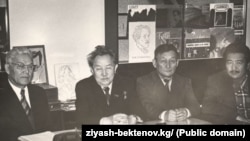 Кыргыз акын-жазуучулар тобу.
