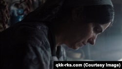 Skenë nga filmi "Zgjoi" (Hive). 