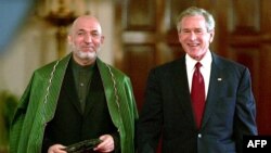 Hamid Karzai afgán és George W. Bush amerikai elnök