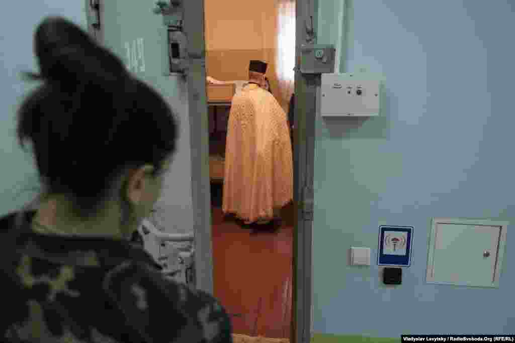 Співробітники пенітенціарної служби постійно поряд