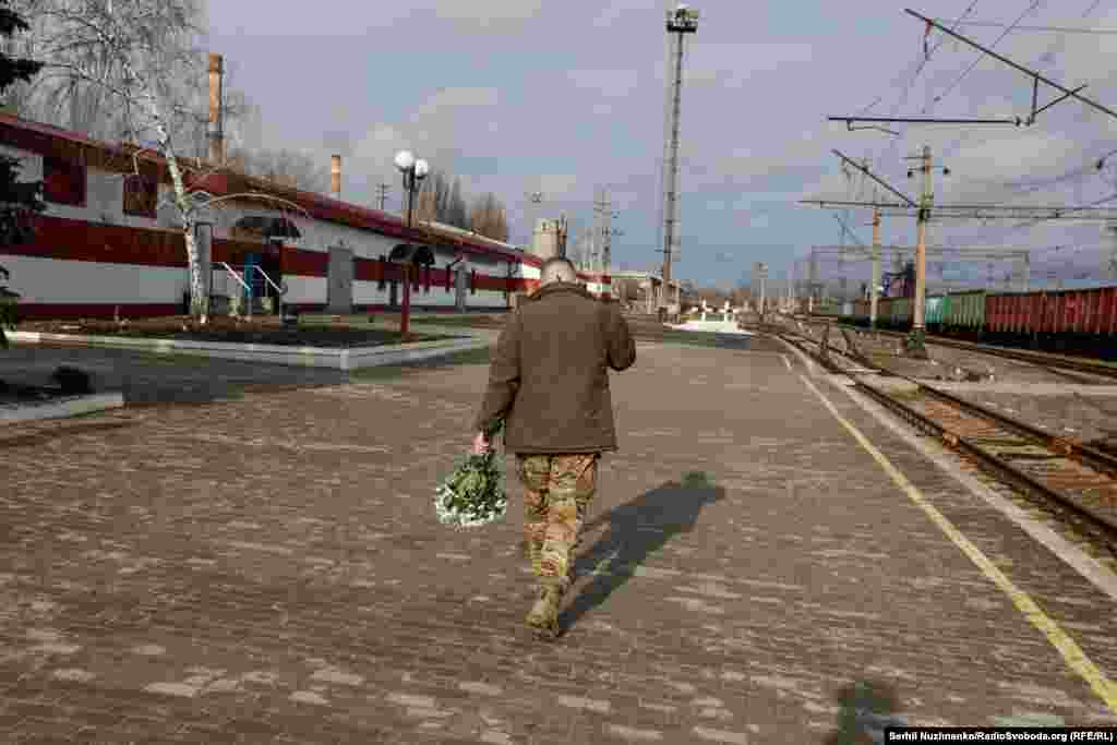 Про обмеження руху поїздів повідомив 5 листопада у Facebook керівник Донецької ОВА Вадим Філашкін. Також про це <a href="https://www.facebook.com/Ukrzaliznytsia/posts/pfbid05EWXvKqnS9JBwTEWEva5hJ7hzBqpmxwtxsubAfE81Z5tGW6WJVekmDLGwSdyhL6cl" target="_blank" rel="noreferrer noopener" title="https://www.facebook.com/ukrzaliznytsia/posts/pfbid05ewxvkqns9jbwte