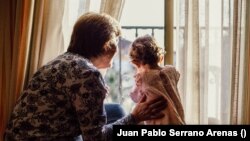 Multe familii au speranțe că noul medicament va încetini dezvoltarea bolii Alzheimer, dar medicii rămân reticenți.