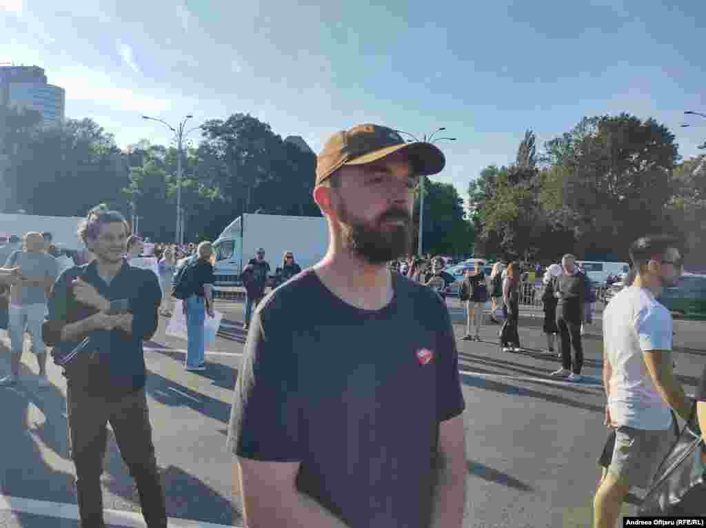 32-річний Бодган приєднався до протесту, тому що, за його словами, «стався злочин, який шокував нас усіх. Насильство над жінками не помічають. Це також відбувається через брак освіти і через бездіяльність влади»