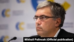 Депутат з опозиції Ростислав Павленко вважає, що уряд надто залежний від президента