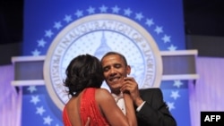 Predsjednik SAD sa suprugom na balu nakon svečanog polaganja zakletve