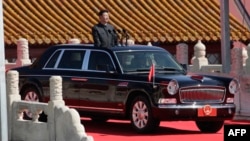 Си Цзиньпин на параде в 2015 году