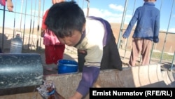 Село Кара-Булак в Чоналайском районе Ошской области. Здесь очень остро стоит проблема нехватки чистой питьевой воды.