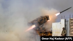 Запуск ракеты по позициям правительственных сил