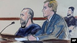 ილუსტრაცია: რაფატ ამიროვი აშშ-ში სასამართლოზე ადვოკატთან ერთად