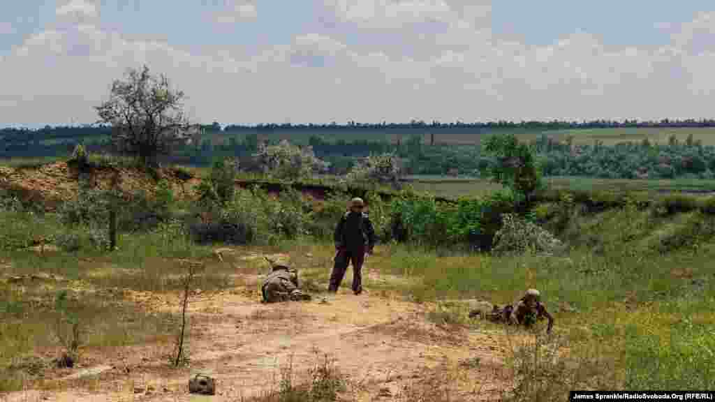 Бійці роблять розтяжки на передовій біля Дзержинська та Горлівки