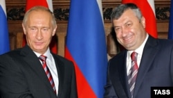 Недавно арбитром между Кокойты и Бровцевым выступал глава правительства России Владимир Путин, принимавший руководителей республики в своем рабочем кабинете