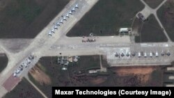 Imazhe satelitore të pajisjeve ushtarake, që Rusia i ka vendosur në afërsi të kufirit me Ukrainën. 