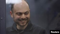 Russian opposition figure Vladimir Kara-Murza attends his court hearing in Moscow on July 31. 