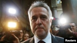 Дмитро Фірташ біля суду у Відні, 21 лютого 2017 року. Після засідання суду його знову затримали вже в новій справі