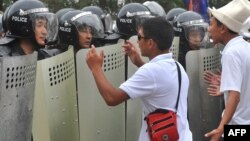 Митинг учурунда. 2010-жыл