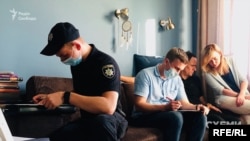 «Ми вважаємо неприпустимим стеження за журналістами та прослуховування журналістів», – йдеться в оприлюдненій заяві медіаруху