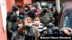 Bivša privremena predsednica Bolivije Žanin Anjes stiže u ženski zatvor u La Pazu, 15. mart 2021.