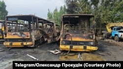 Автобуси громадського транспорту. Наслідки російської атаки на правобережну Херсонщину, серпень 2024 року