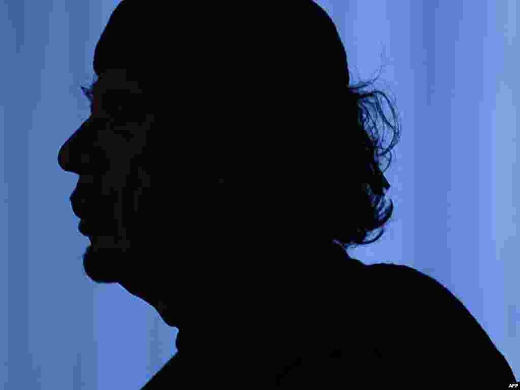 Каддафи Азық-түлік қауіпсіздігі саммитінде сөз сөйлеп тұр. Рим, 16 қараша 2009 жыл.