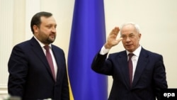 Микола Азаров (праворуч) та Сергій Арбузов, Київ, січень 2014 року