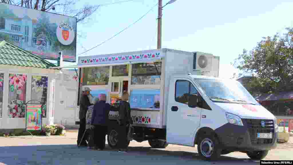 Moldova - people in Cupcini town