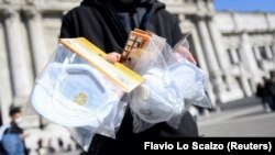 Це 70-річний чоловік, який відвідував Італію