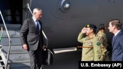 Ministrul american al apărării Jim Mattis la ultima sa vizită la Islamabad în luna decembrie 2017