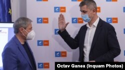 Lupta pentru putere în USR pare să nu se fi încheiat și nici fuziunea dintre cele două partide. Conflictul din aceste zile este unul dintre cele mai acute și ar putea duce chiar la ruperea partidului. 
