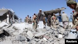 خسارات وارده به فرودگاه صنعا در جریان بمباران آن توسط ائتلاف به رهبری عربستان