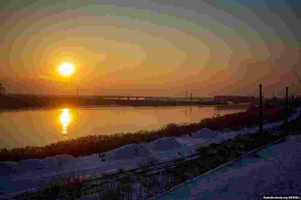 Захід сонця над протокою Тонкою &nbsp;